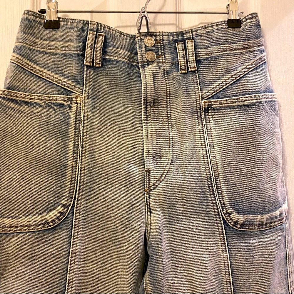 High-Rise Light Wash Women’s Jeans - Picture 5 of 16